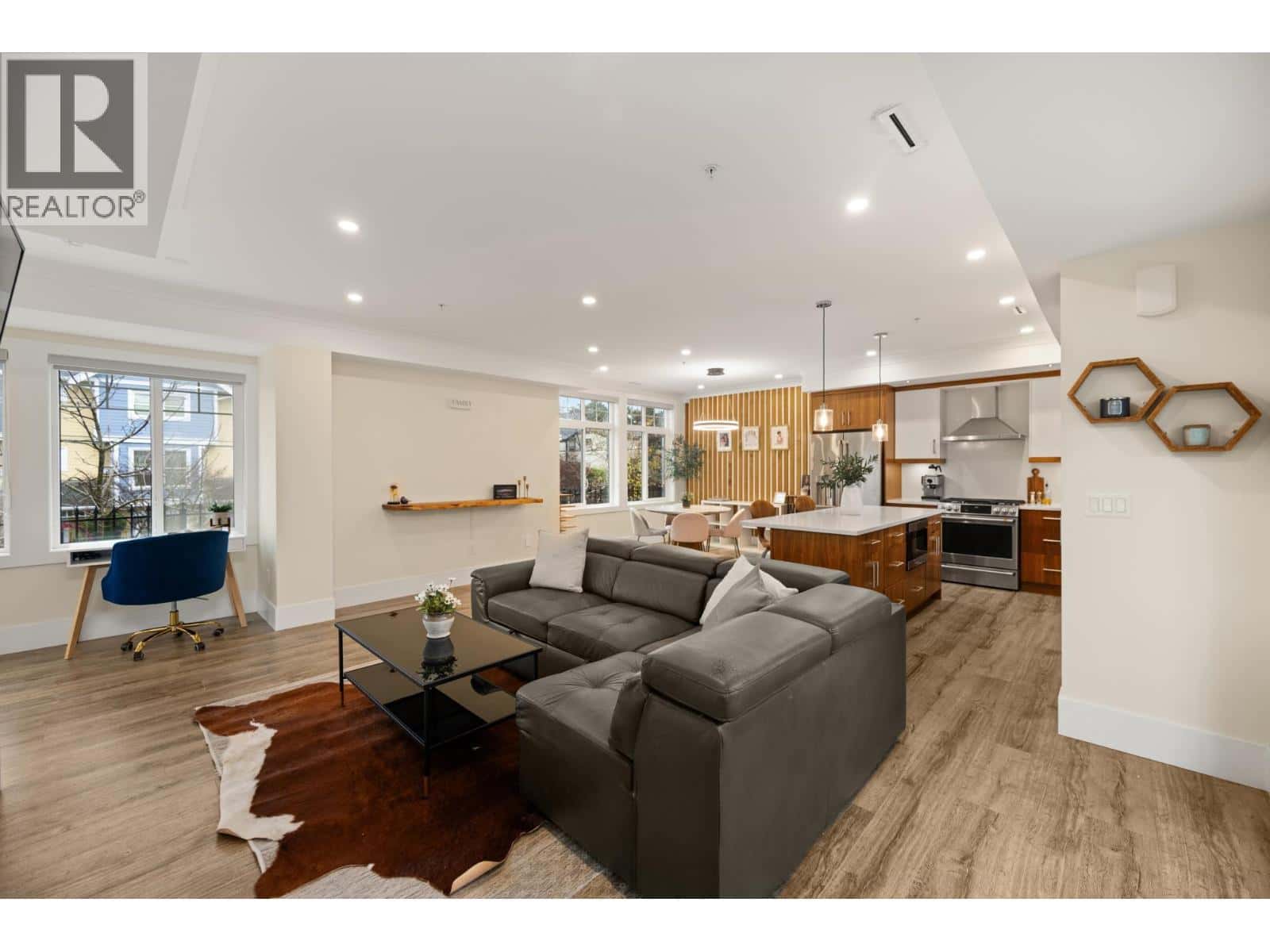 4931 47A AVENUE — Ladner, British Columbia - Photo 5 of 36