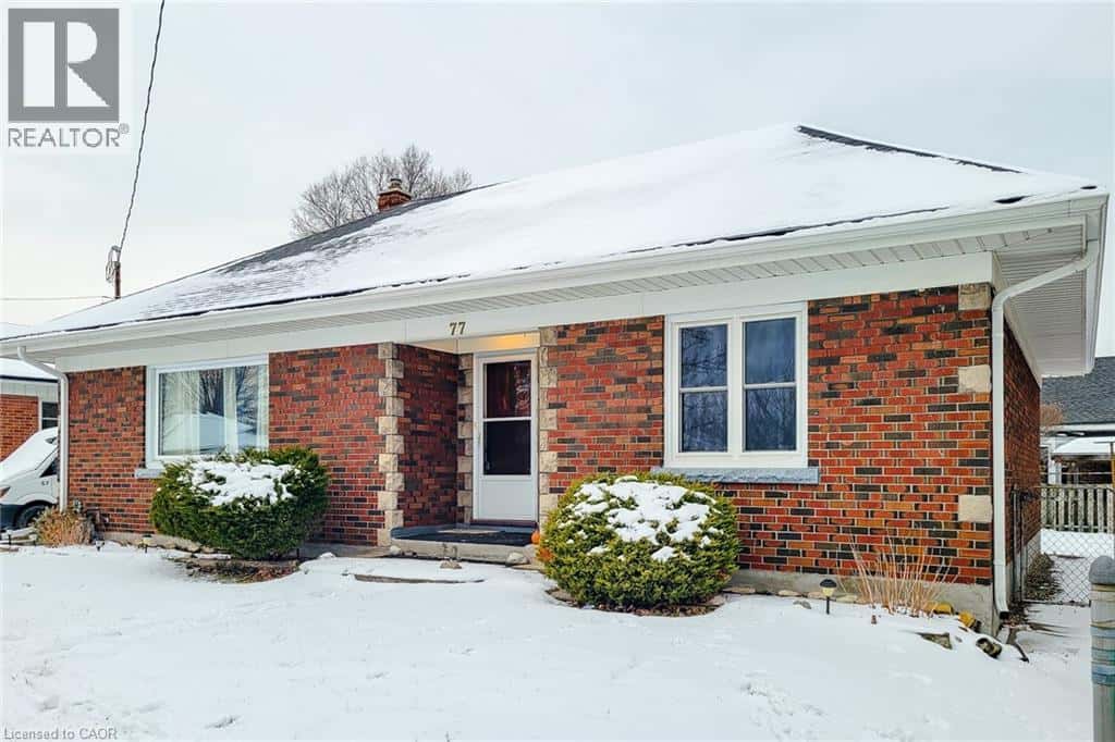 77 TENTH Avenue — Brantford, Ontario - Photo 3 of 37