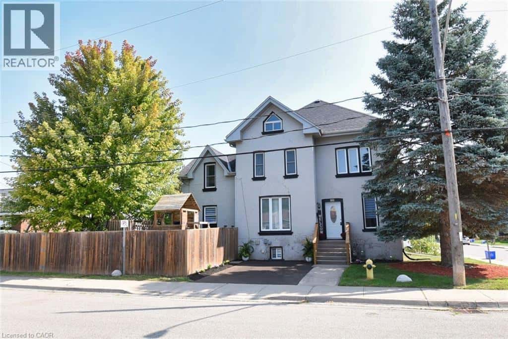 111 DRUMMOND Street — Brantford, Ontario - Photo 2 of 32