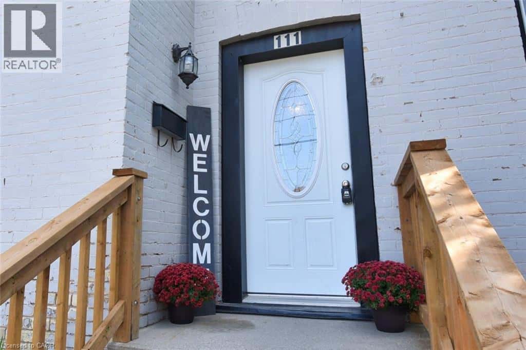 111 DRUMMOND Street — Brantford, Ontario - Photo 3 of 32