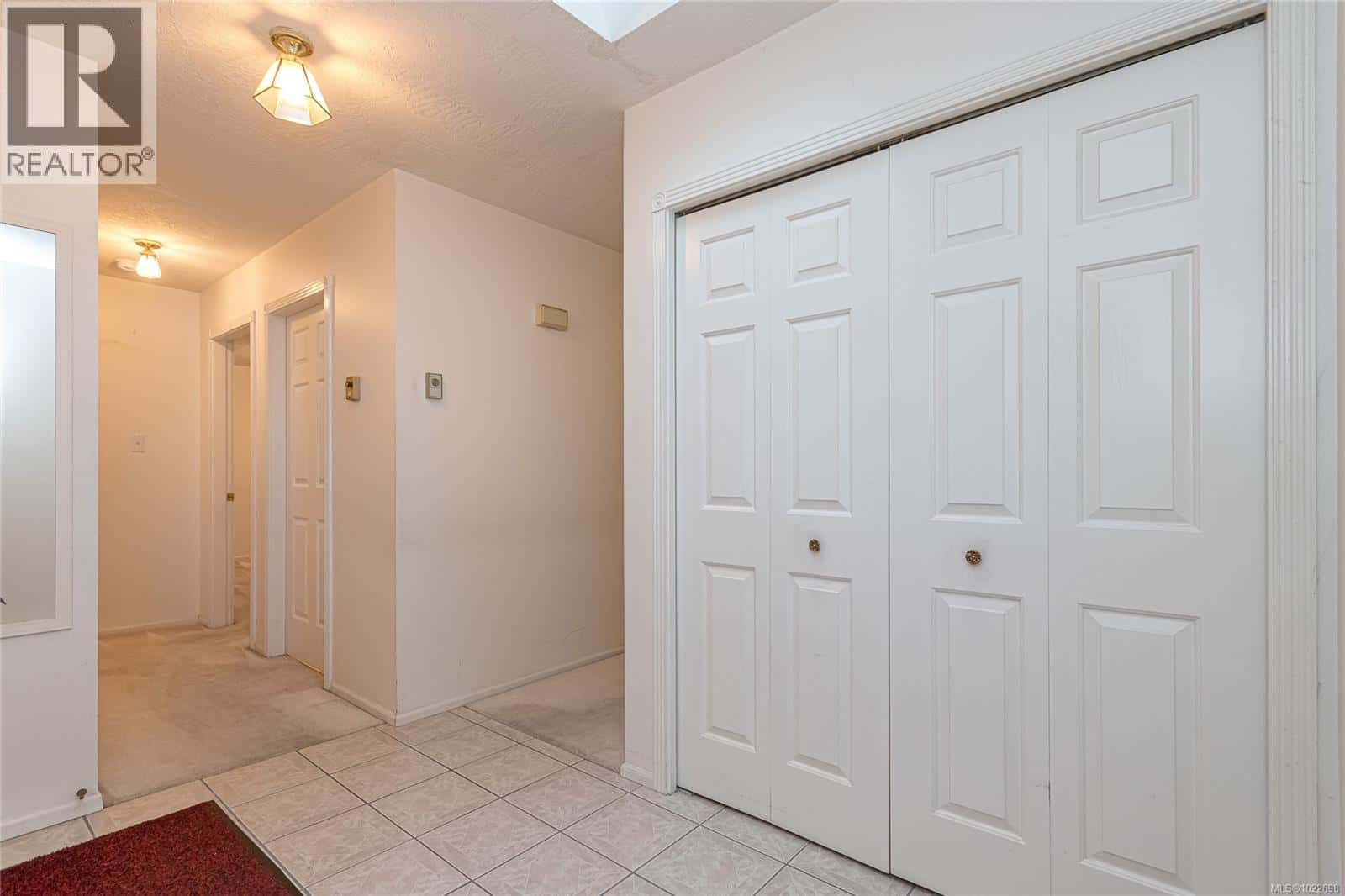 41 5110 Cordova Bay Rd — Saanich, British Columbia - Photo 2 of 28