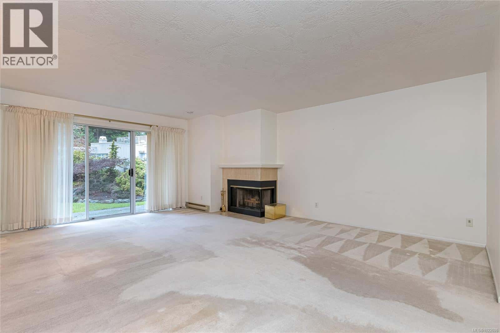 41 5110 Cordova Bay Rd — Saanich, British Columbia - Photo 3 of 28