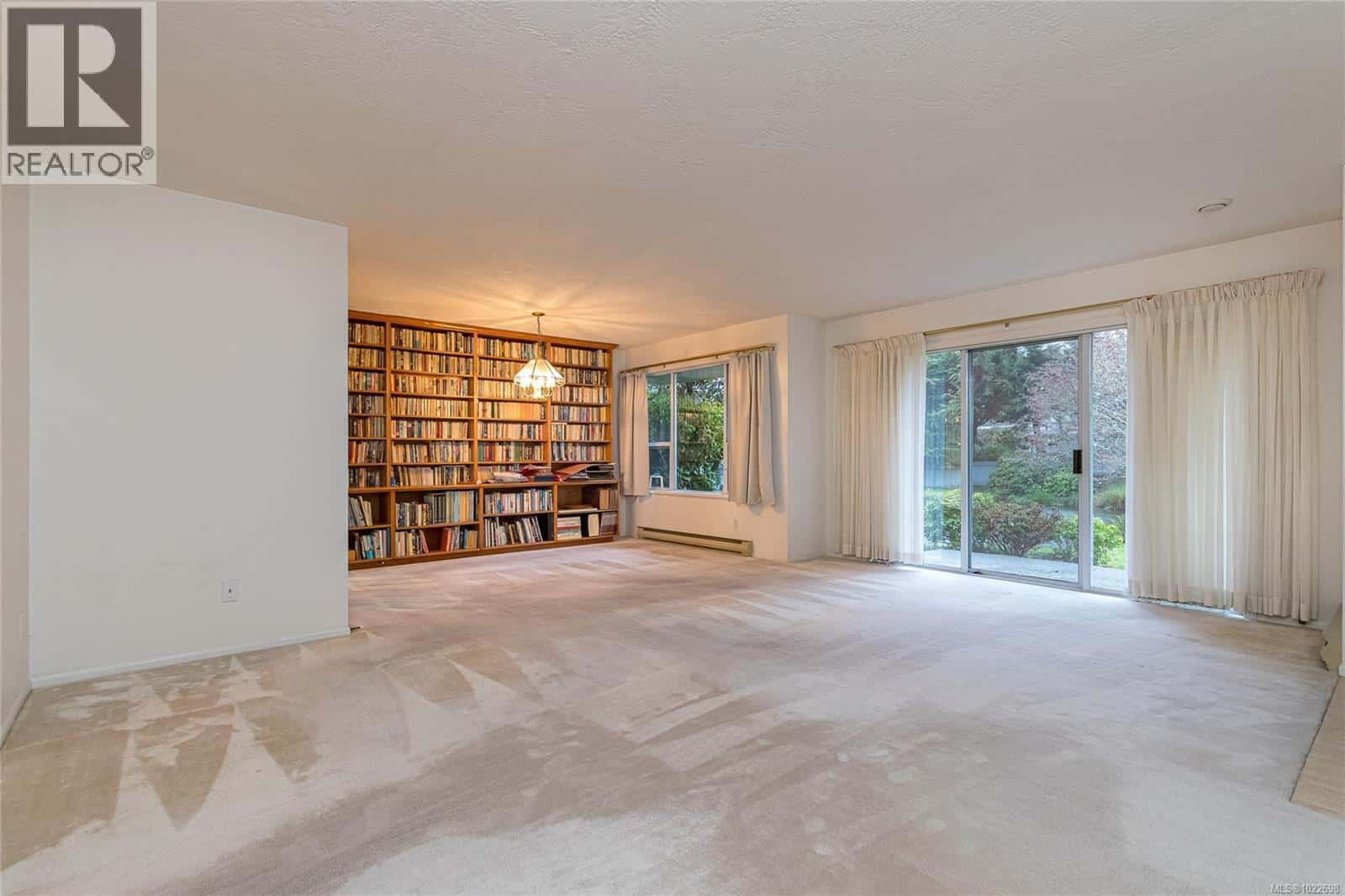 41 5110 Cordova Bay Rd — Saanich, British Columbia - Photo 4 of 28