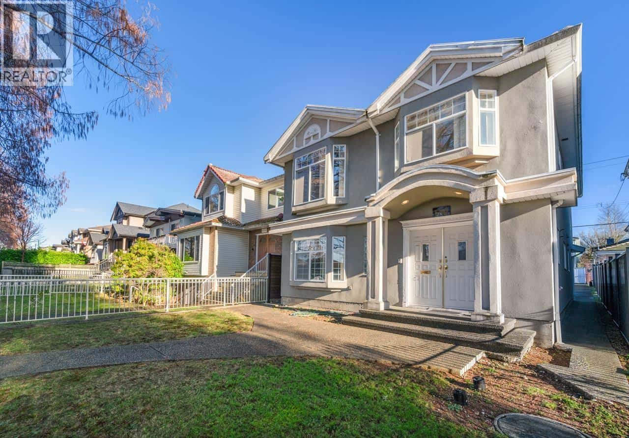 5760 KERR STREET — Vancouver, British Columbia - Photo 2 of 26