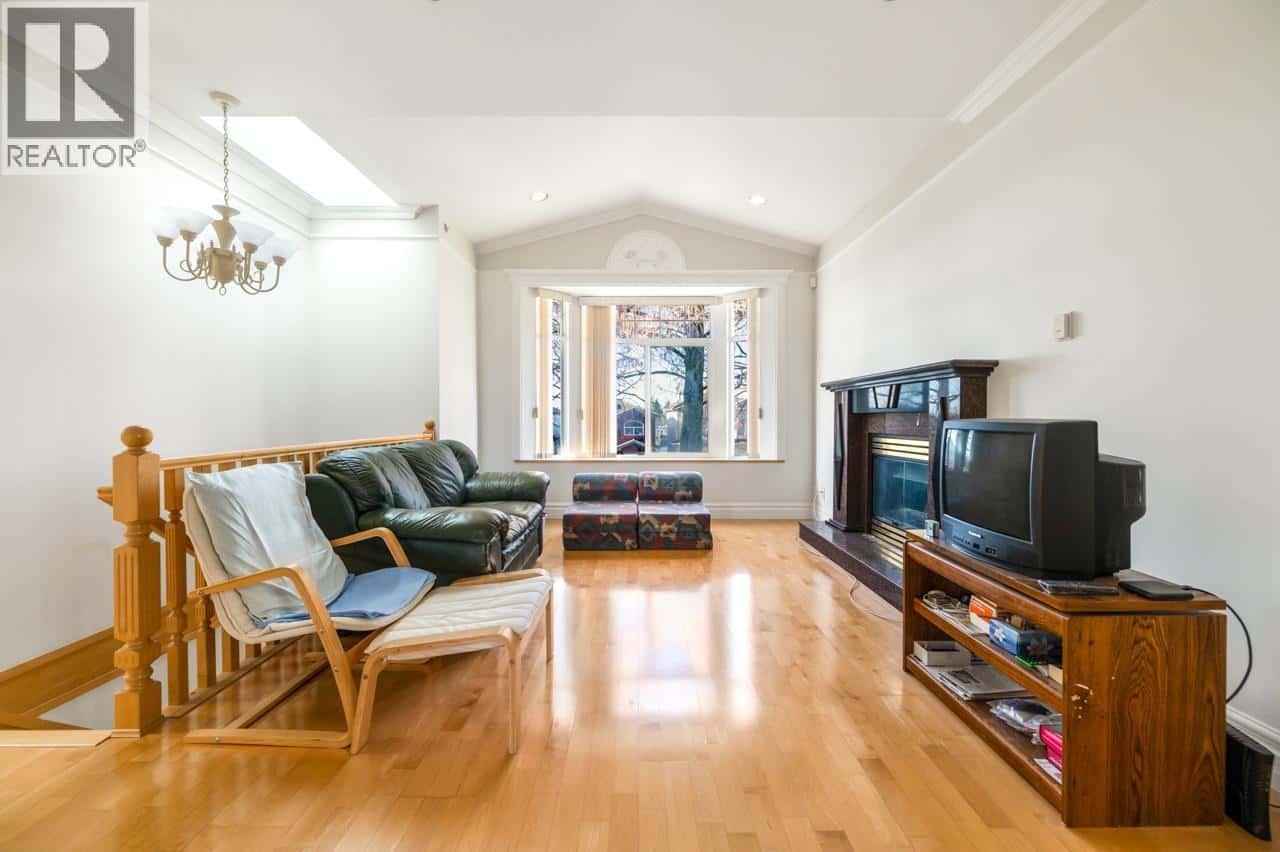 5760 KERR STREET — Vancouver, British Columbia - Photo 4 of 26