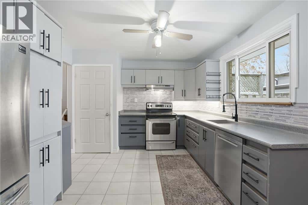 83 RAND Street — Stoney Creek, Ontario - Photo 5 of 18