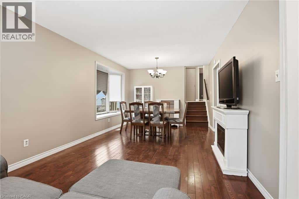 83 RAND Street — Stoney Creek, Ontario - Photo 3 of 18