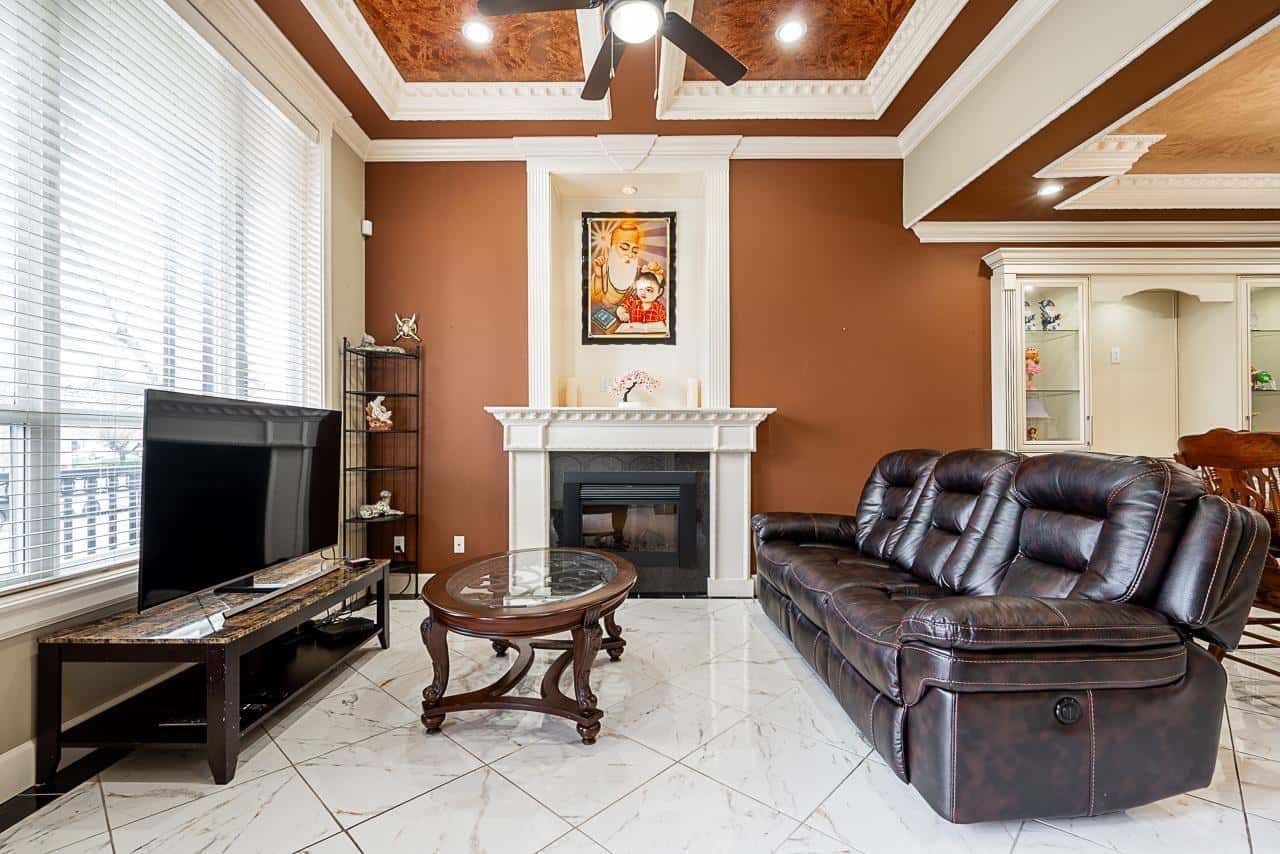 12567 66 AVENUE — Surrey, British Columbia - Photo 5 of 40