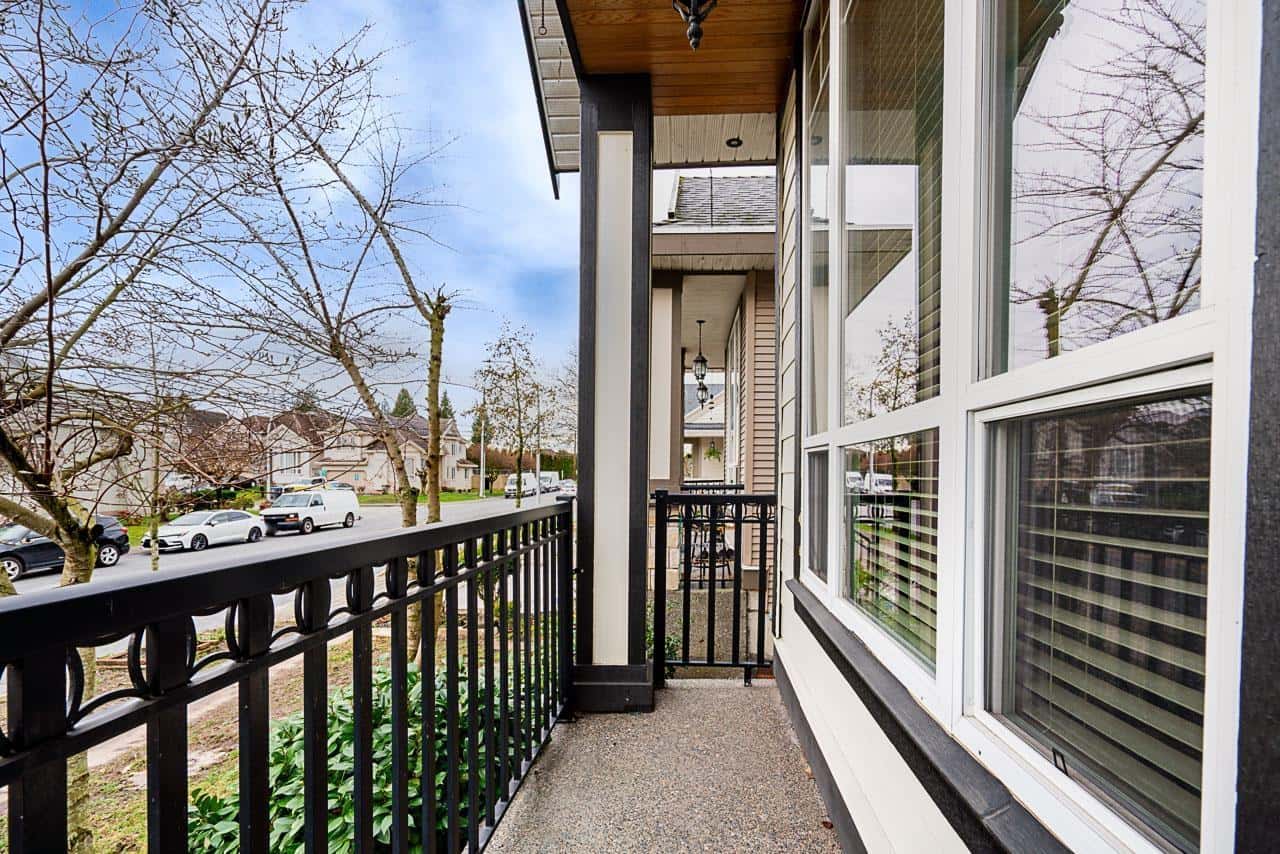 12567 66 AVENUE — Surrey, British Columbia - Photo 4 of 40