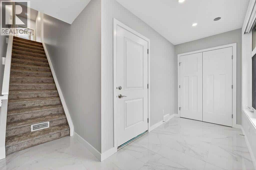 591 Mahogany Road SE — Calgary, Alberta - Photo 4 of 34