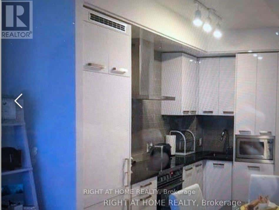 605 - 455 FRONT STREET E — Toronto (Waterfront Communities), Ontario - Photo 4 of 10