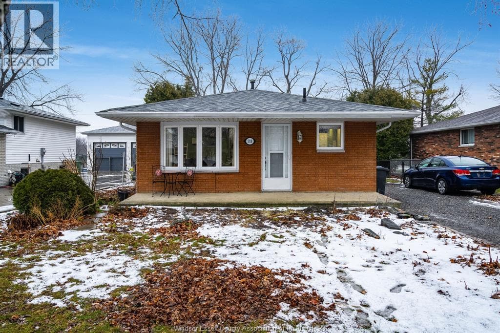 318 Oak STREET — Lakeshore, Ontario - Main photo