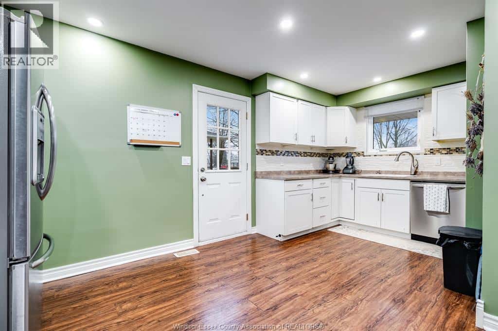 318 Oak STREET — Lakeshore, Ontario - Photo 5 of 40