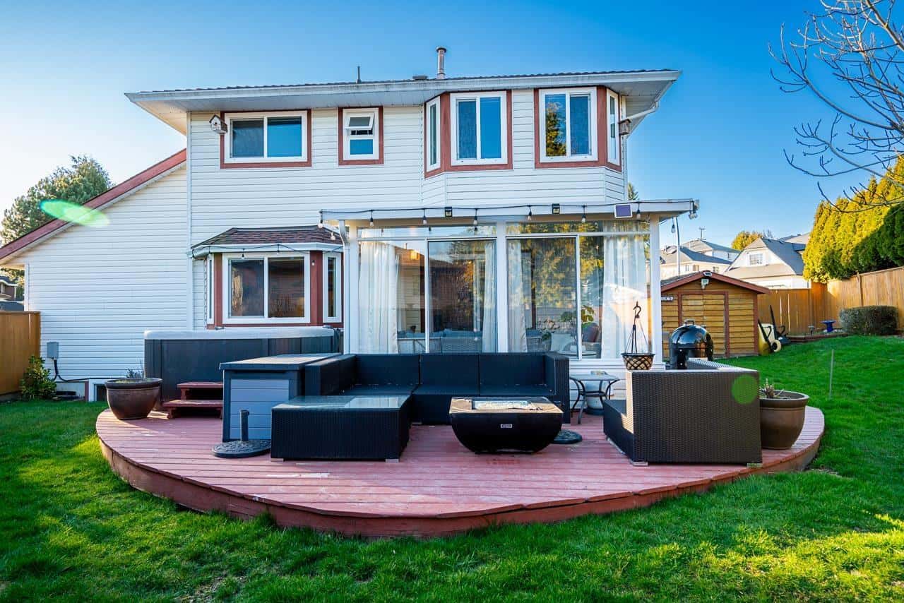 7926 161 STREET — Surrey, British Columbia - Photo 2 of 40