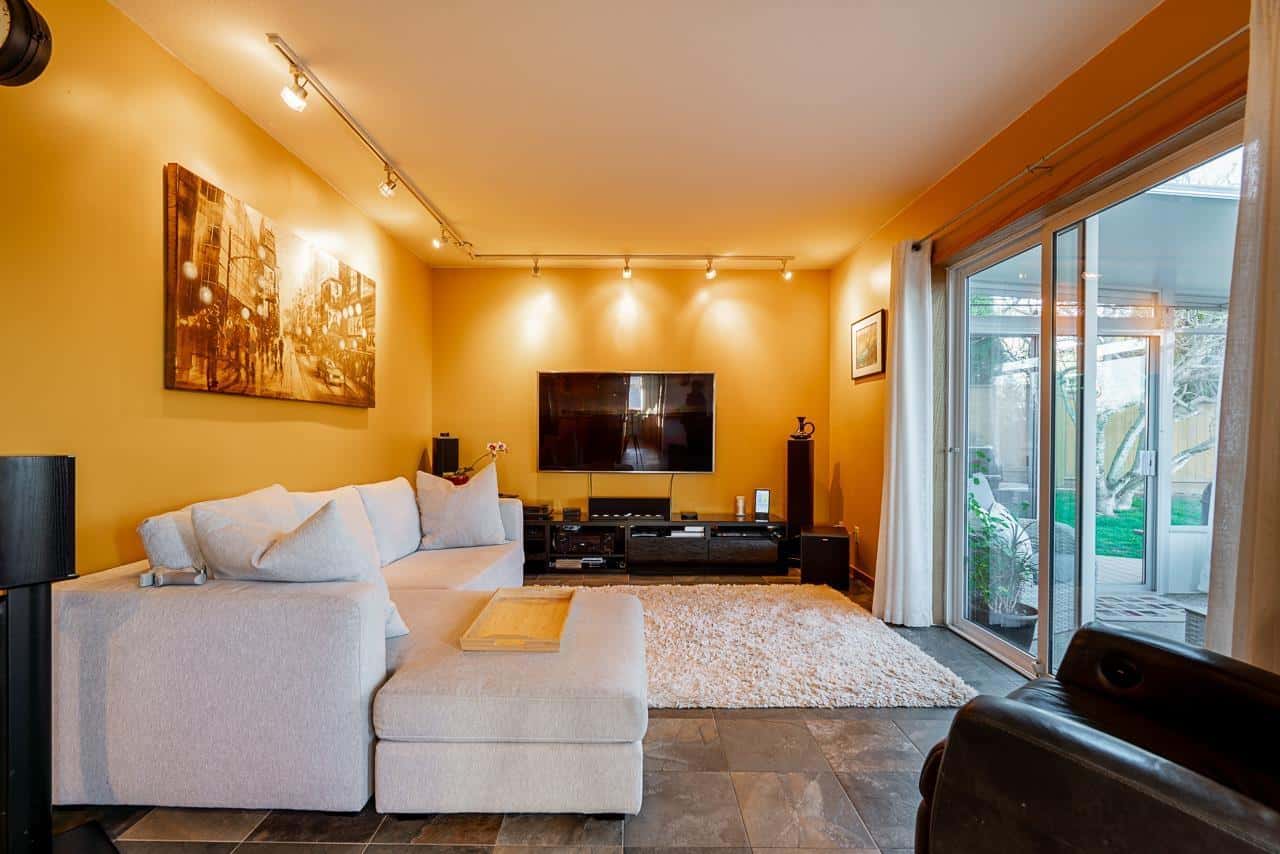 7926 161 STREET — Surrey, British Columbia - Photo 5 of 40