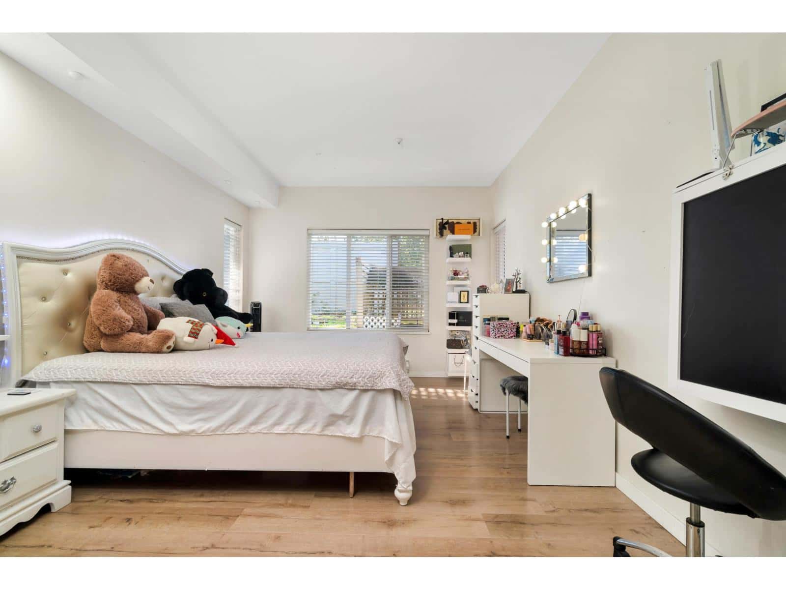 106 10675 138A STREET — Surrey, British Columbia - Photo 5 of 25