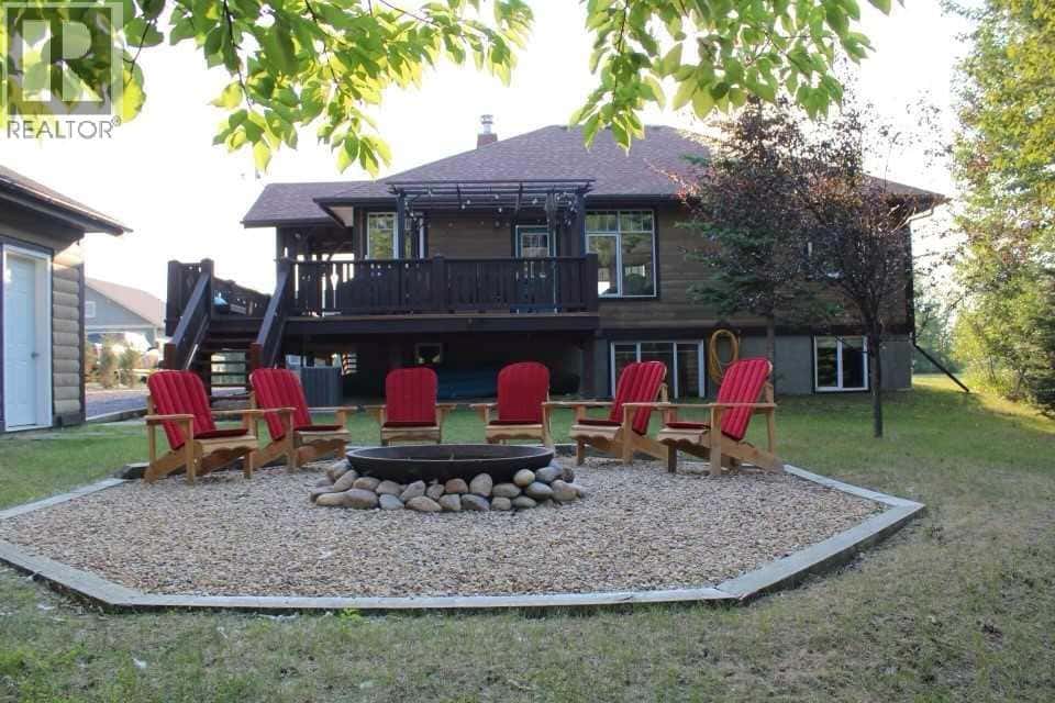 439 Summer Crescent — Rural Ponoka County, Alberta - Photo 2 of 37