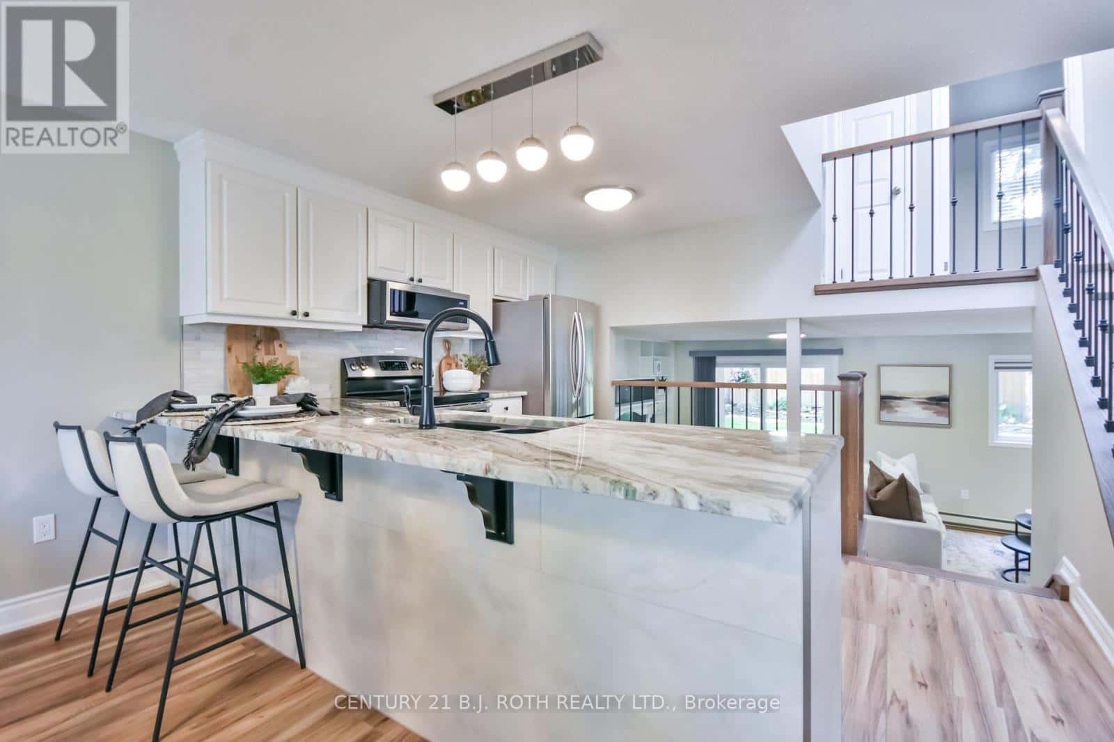 49 RIDGEWAY AVENUE — Barrie (Allandale Heights), Ontario - Photo 5 of 20