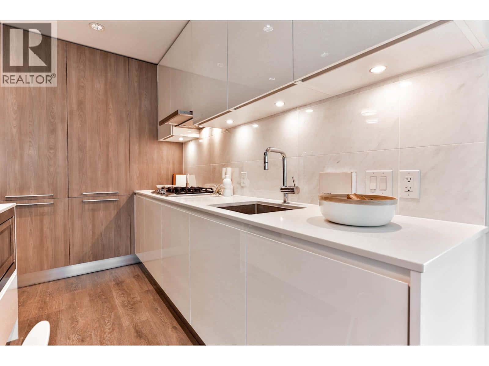 5006 1955 ALPHA WAY — Burnaby, British Columbia - Photo 4 of 26