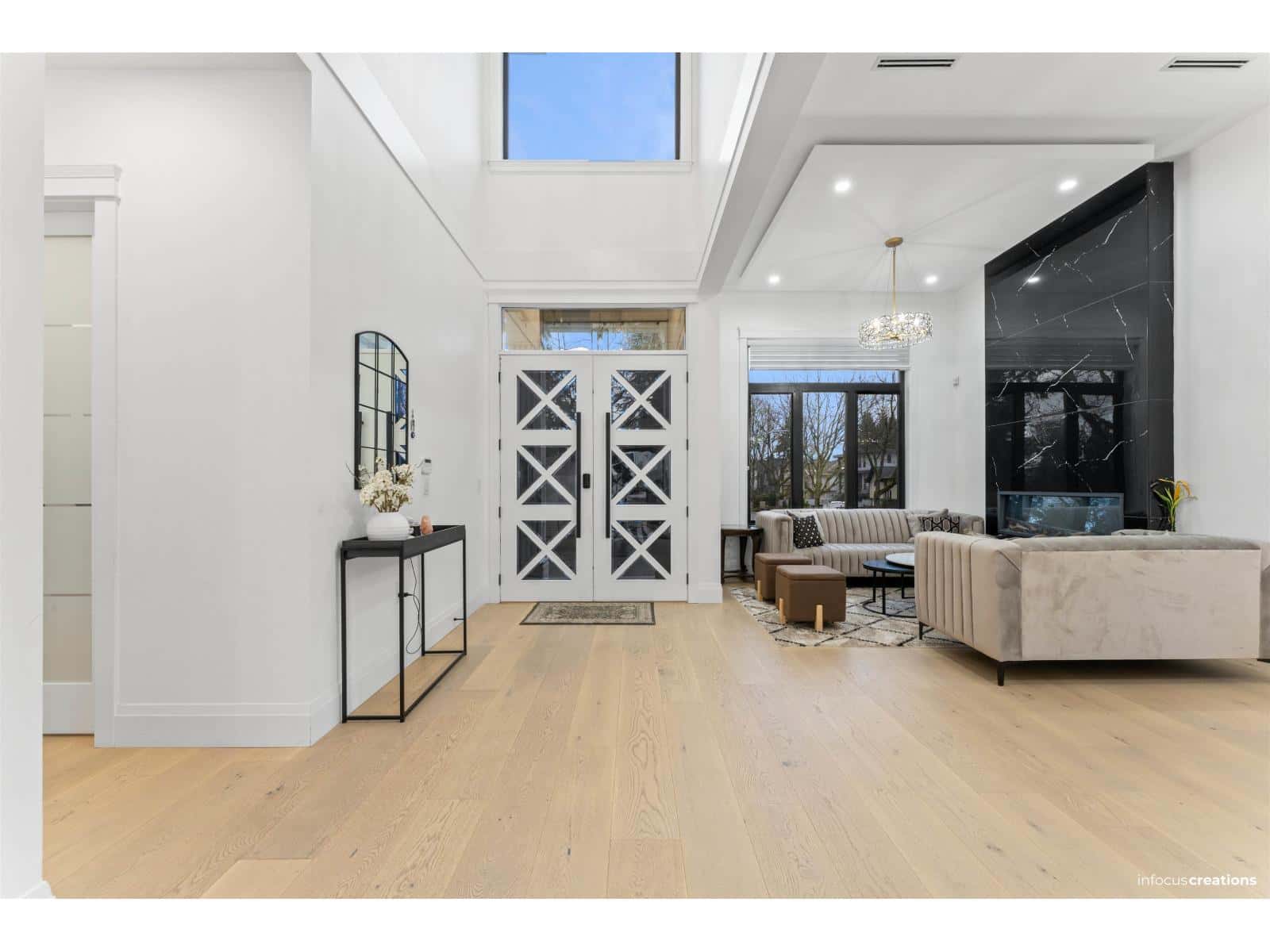 7555 140A STREET — Surrey, British Columbia - Photo 3 of 23