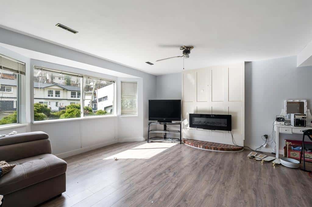 2300 HARPER DRIVE — Abbotsford, British Columbia - Photo 3 of 20