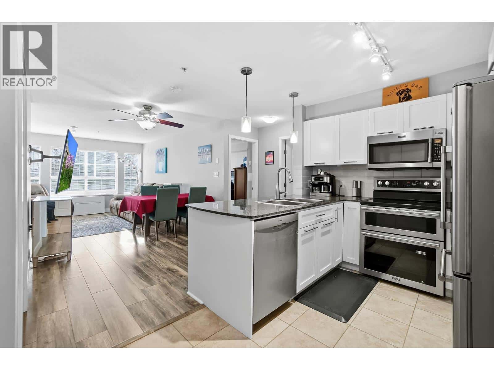 211 19677 MEADOW GARDENS WAY — Pitt Meadows, British Columbia - Photo 4 of 37