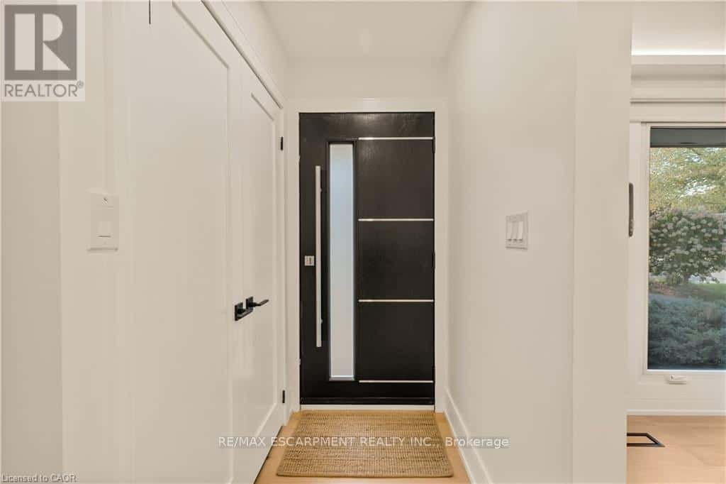 257 STRATHCONA DRIVE — Burlington (Shoreacres), Ontario - Photo 3 of 47