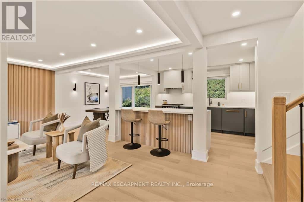 257 STRATHCONA DRIVE — Burlington (Shoreacres), Ontario - Photo 5 of 47