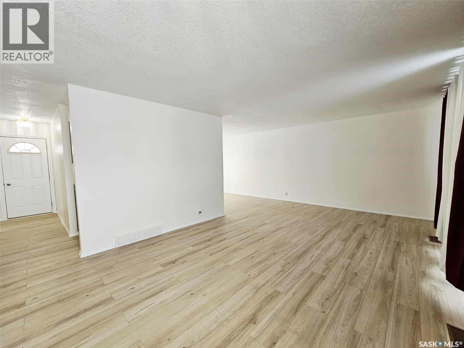 4 Railway AVENUE — Yarbo, Saskatchewan - Photo 2 of 34