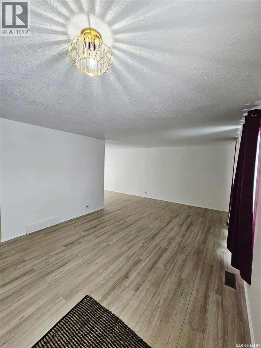 4 Railway AVENUE — Yarbo, Saskatchewan - Photo 3 of 34