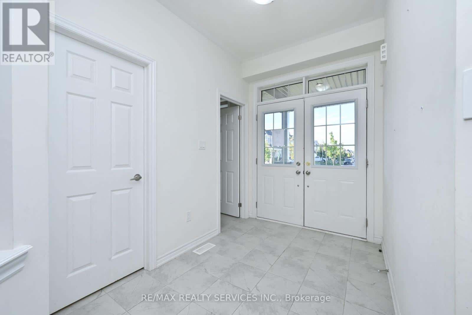 620 MCMULLEN STREET — Shelburne, Ontario - Photo 3 of 31