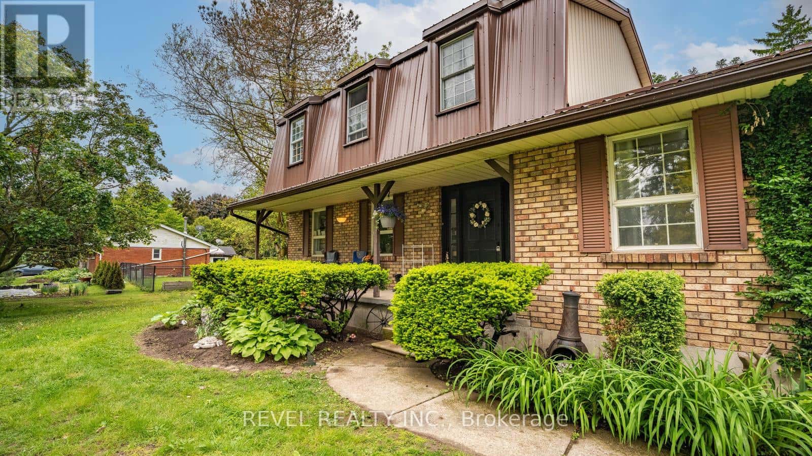 279 COCKSHUTT ROAD — Brantford, Ontario - Photo 4 of 40