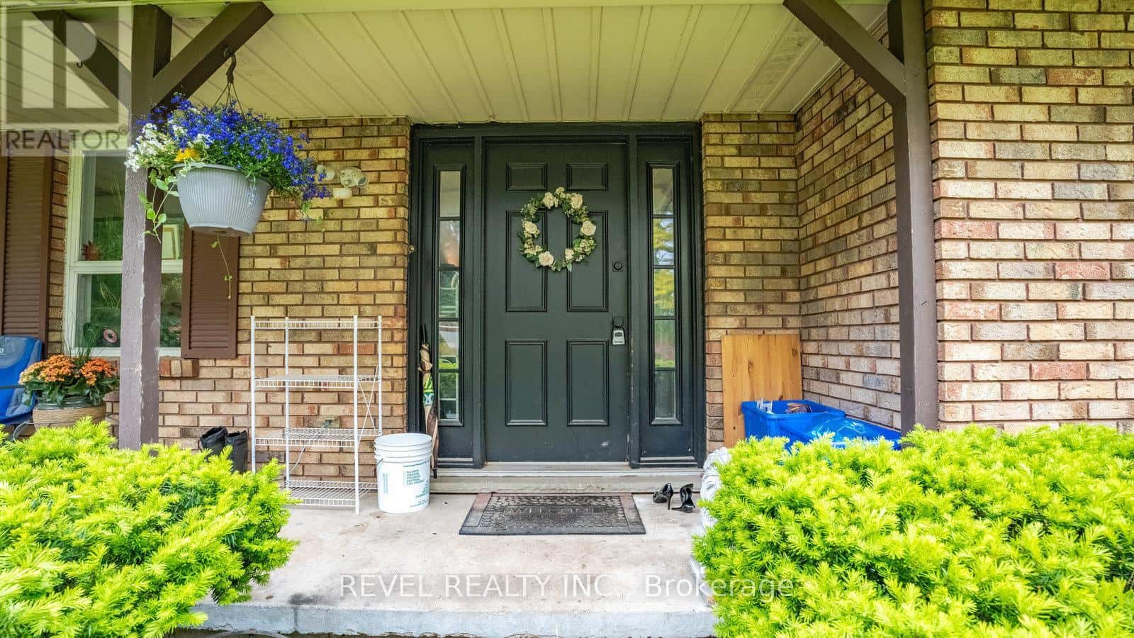 279 COCKSHUTT ROAD — Brantford, Ontario - Photo 5 of 40