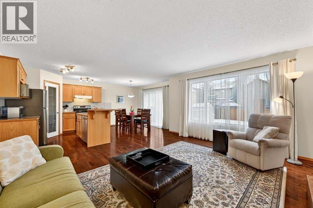 59 Cougar Ridge Circle SW — Calgary, Alberta - Photo 5 of 25