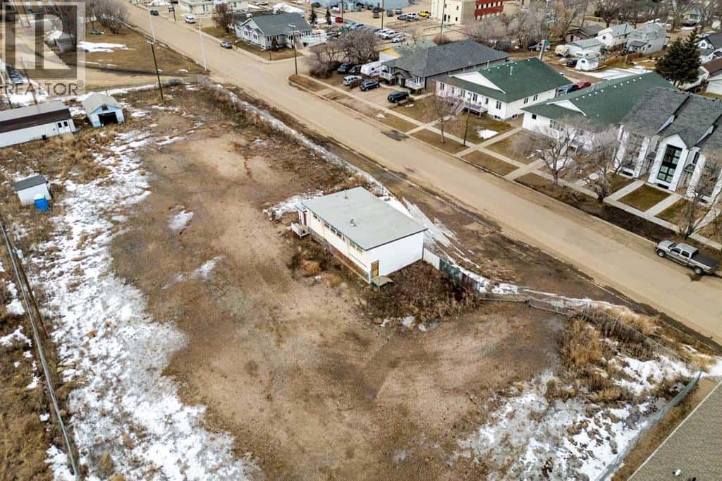 1101 1 Avenue — Wainwright, Alberta - Photo 4 of 5