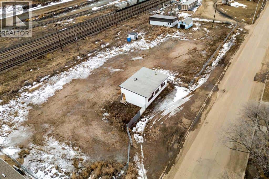 1101 1 Avenue — Wainwright, Alberta - Photo 5 of 5