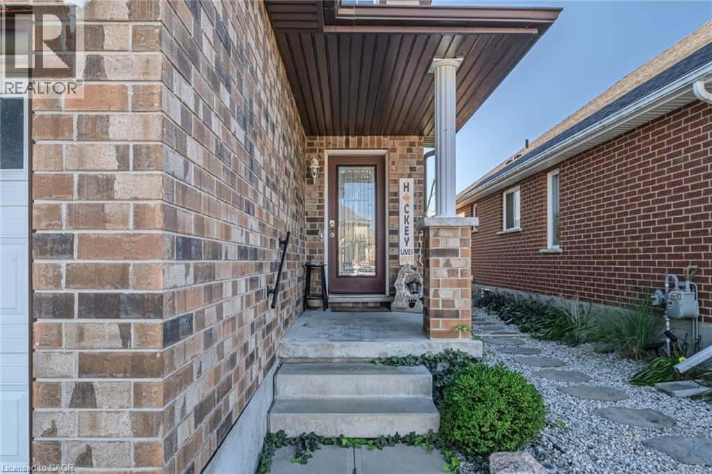 1384 CAEN Avenue — Woodstock, Ontario - Photo 2 of 27