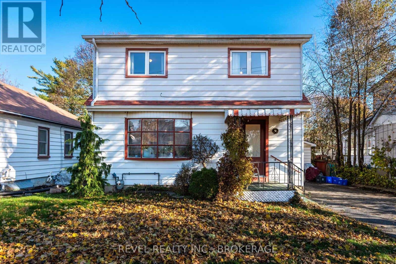 9 HILLCREST AVENUE — Kingston (East of Sir John A. Blvd), Ontario - Photo 2 of 28