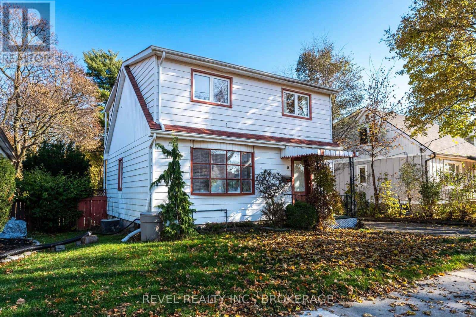 9 HILLCREST AVENUE — Kingston (East of Sir John A. Blvd), Ontario - Photo 3 of 28