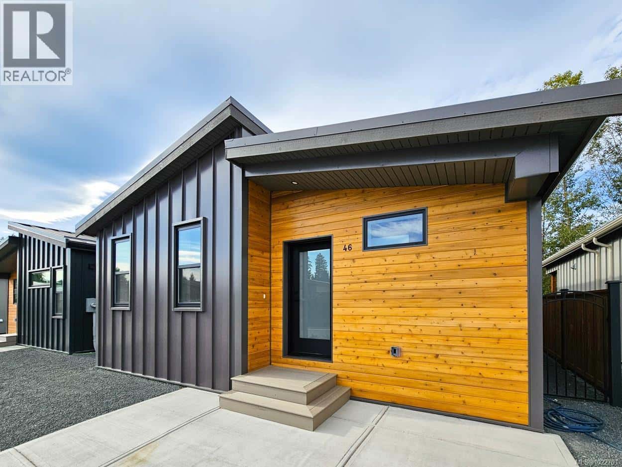 46 3025 Royston Rd — Cumberland, British Columbia - Photo 2 of 24