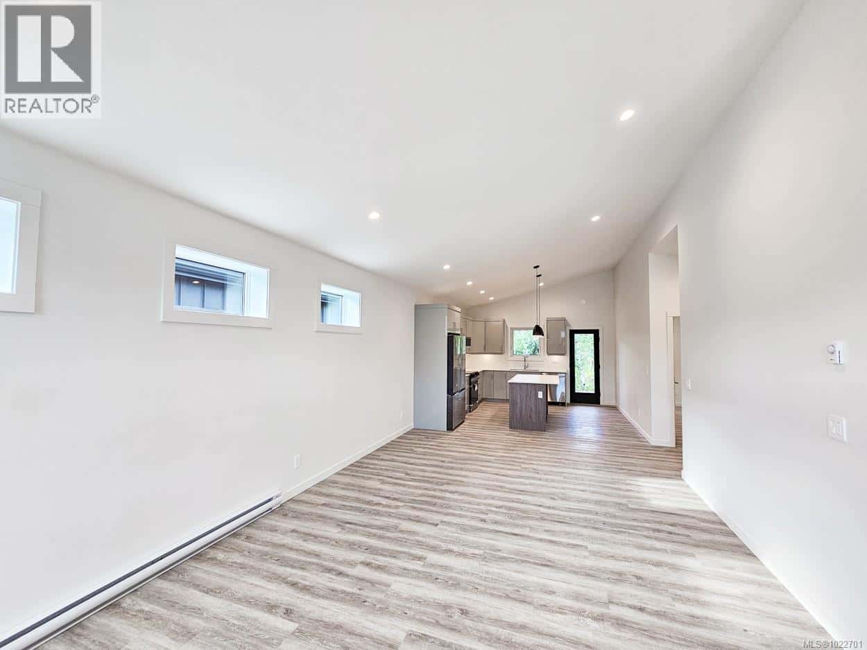 46 3025 Royston Rd — Cumberland, British Columbia - Photo 3 of 24