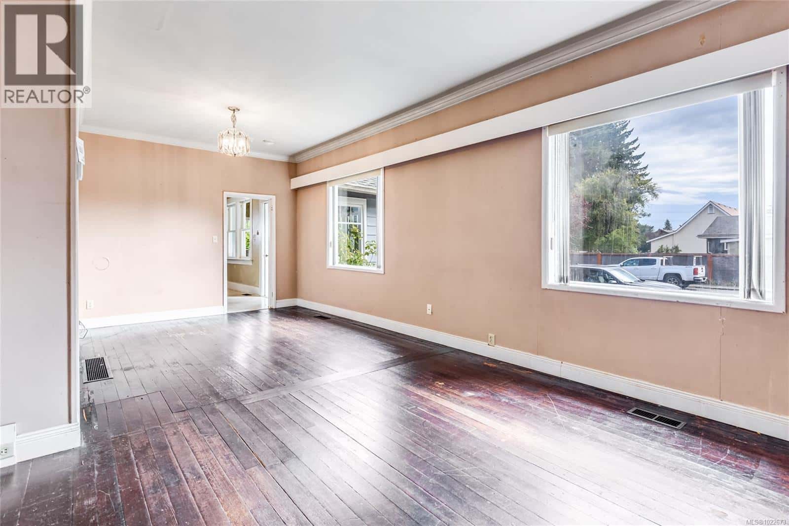 378 Harmston Ave — Courtenay, British Columbia - Photo 3 of 38