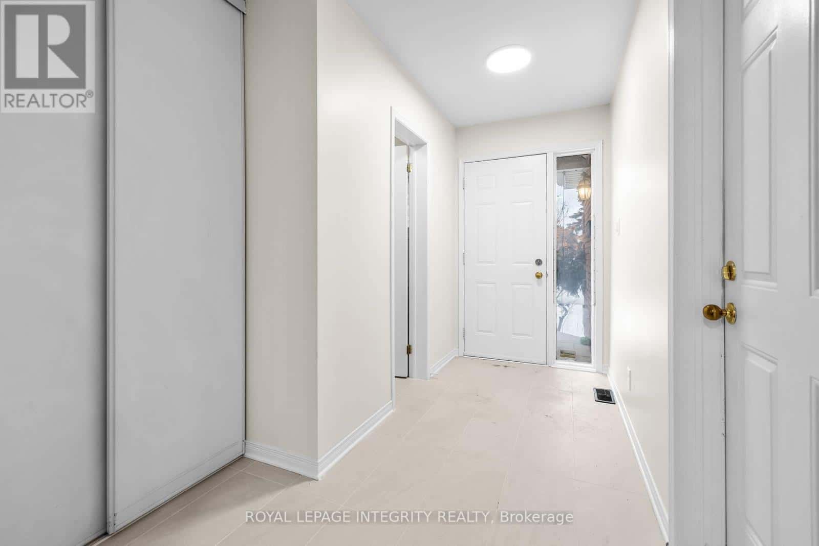 13 ROBARTS CRESCENT — Ottawa, Ontario - Photo 3 of 34