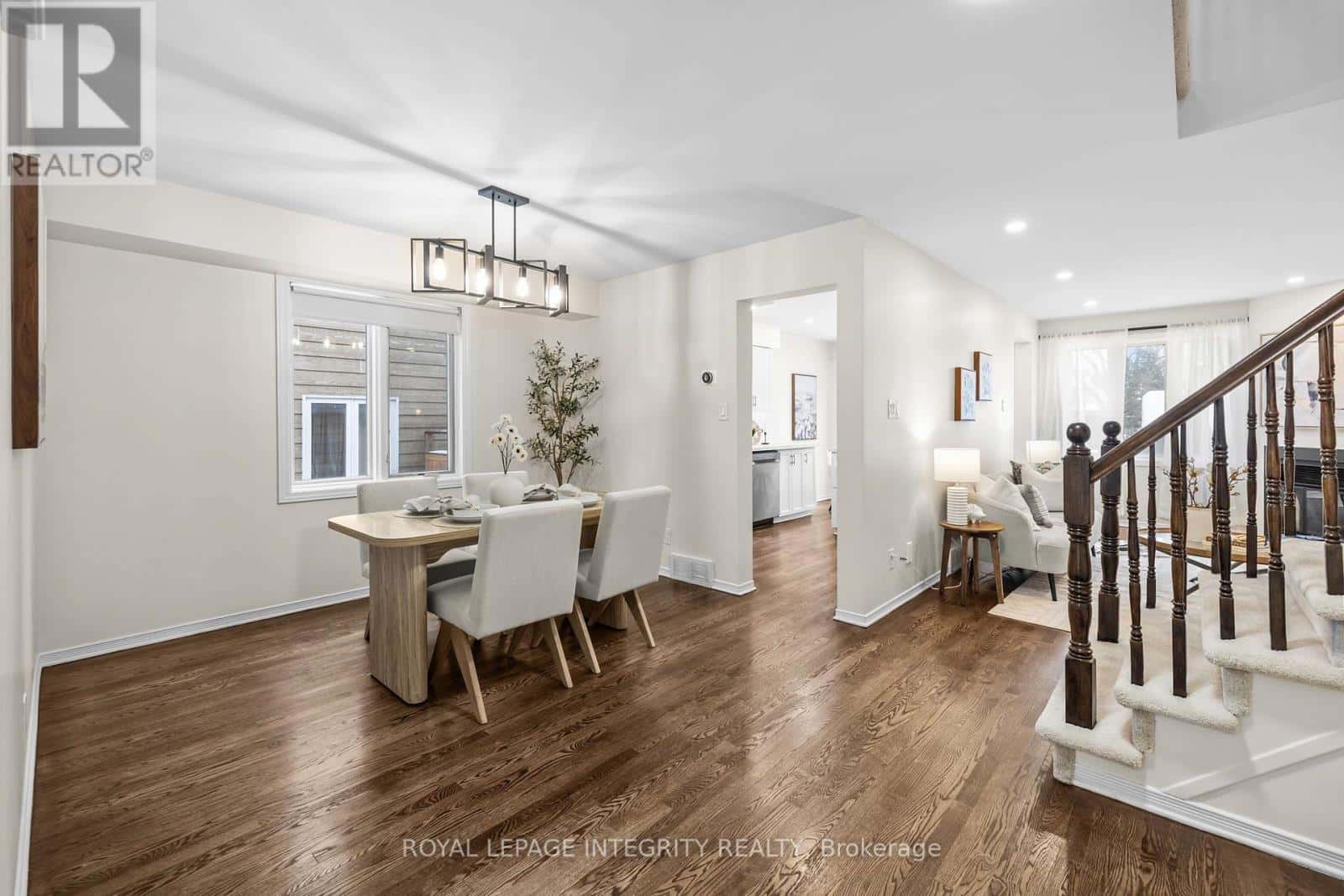 13 ROBARTS CRESCENT — Ottawa, Ontario - Photo 4 of 34