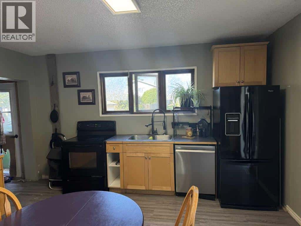 5228 48 Street — Provost, Alberta - Photo 5 of 21