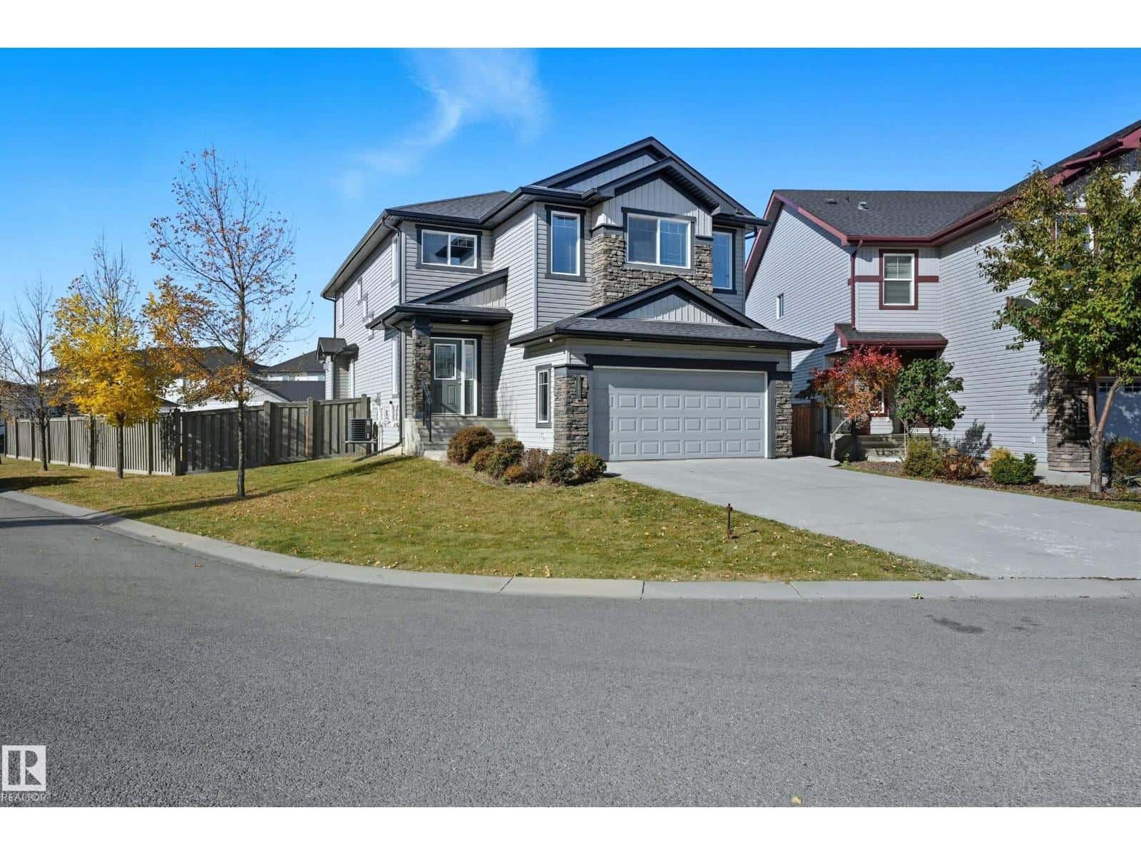 3552 CLAXTON CR SW — Edmonton, Alberta - Photo 2 of 68