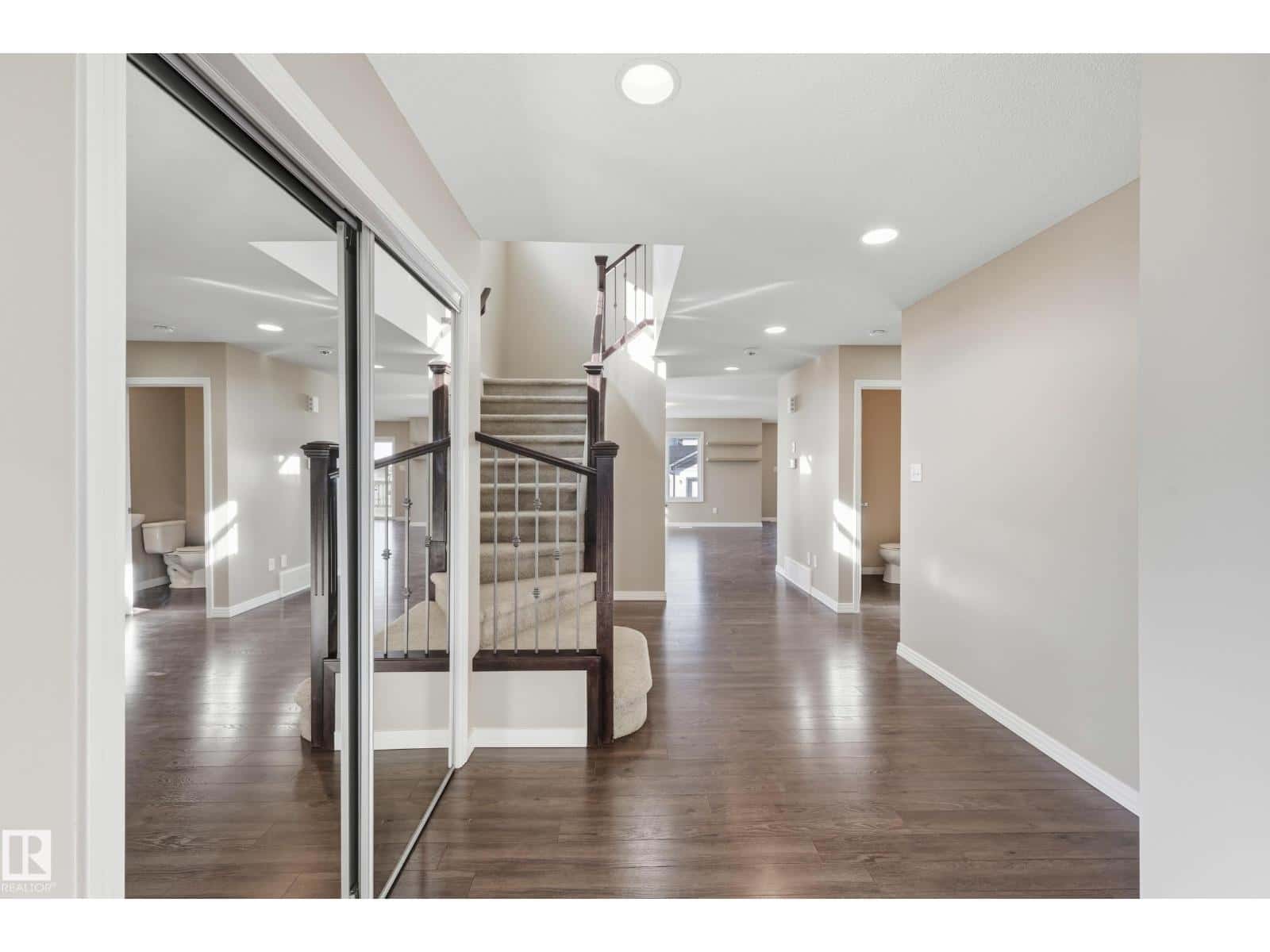 3552 CLAXTON CR SW — Edmonton, Alberta - Photo 5 of 68