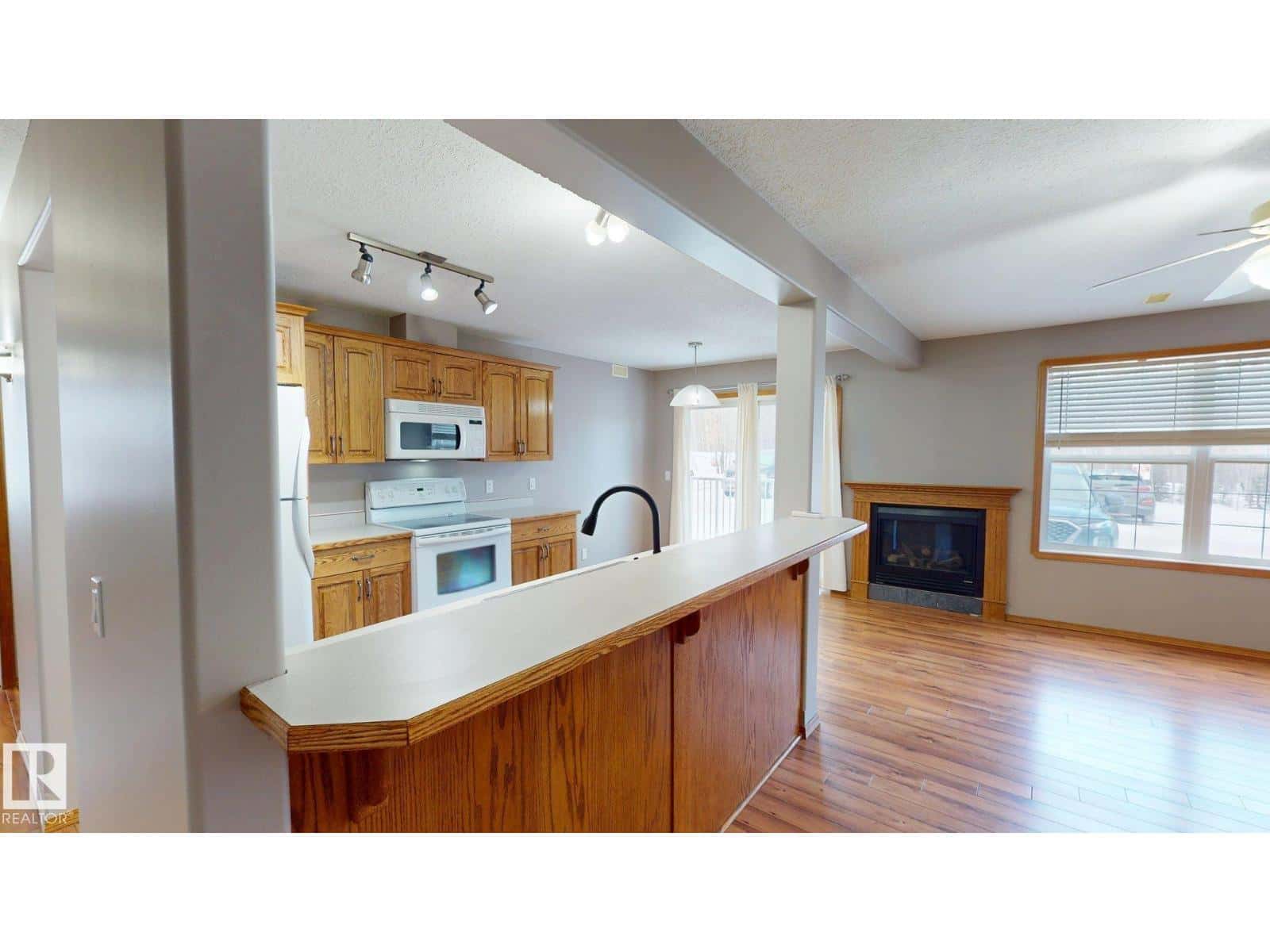 Property - Photo 4 of 32