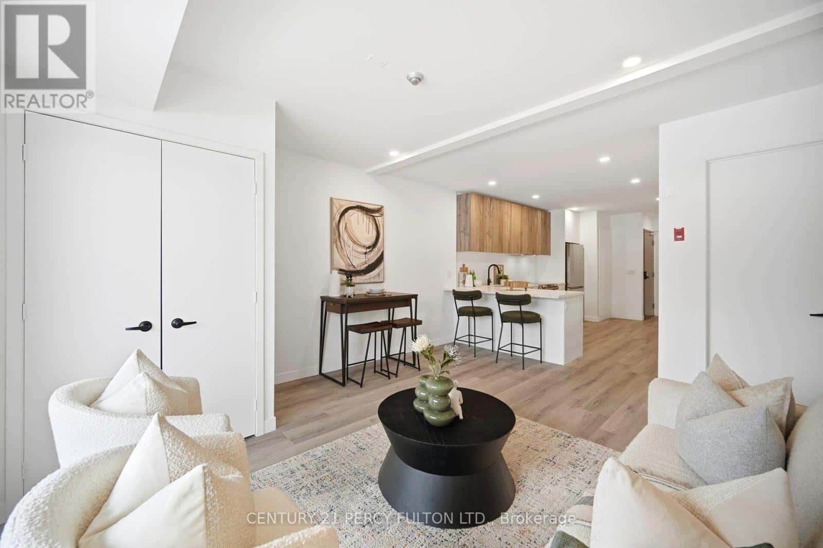 204 - 61 ORCHARD PARK DRIVE — Toronto (West Hill), Ontario - Photo 3 of 31