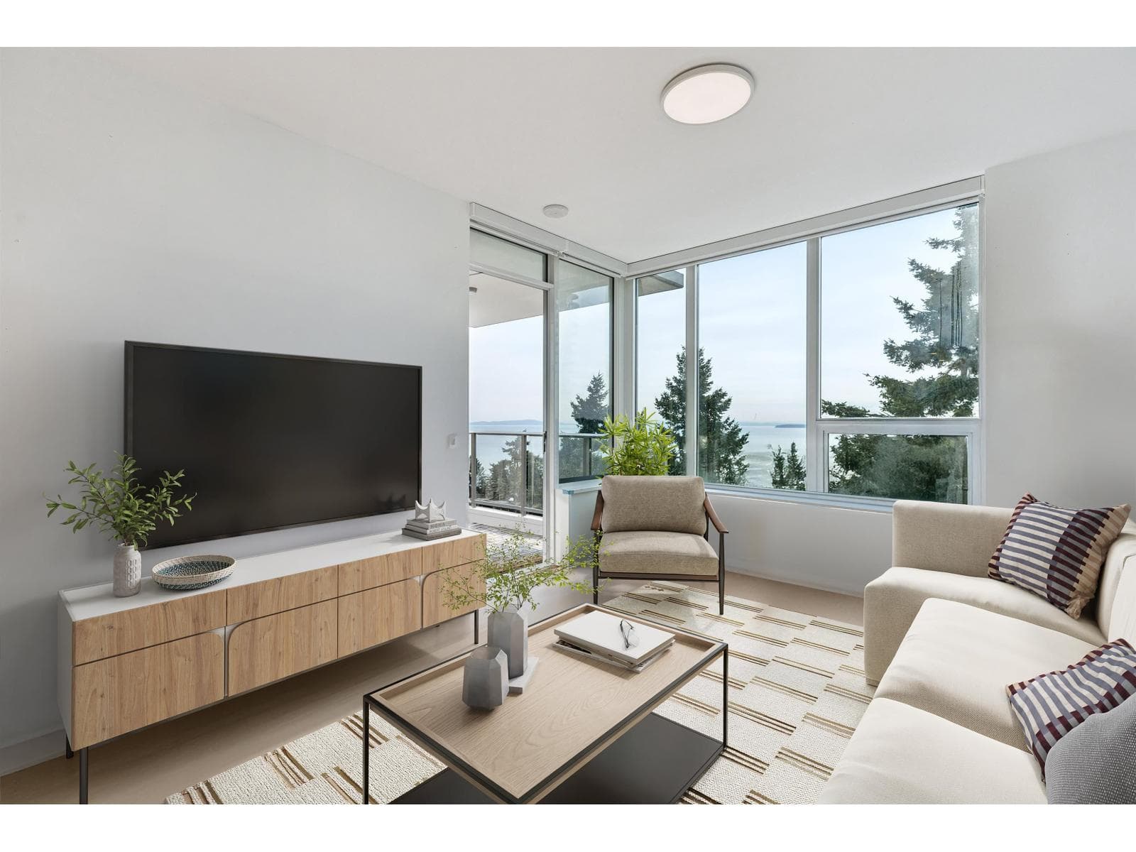 901 15165 THRIFT AVENUE — White Rock, British Columbia - Main photo